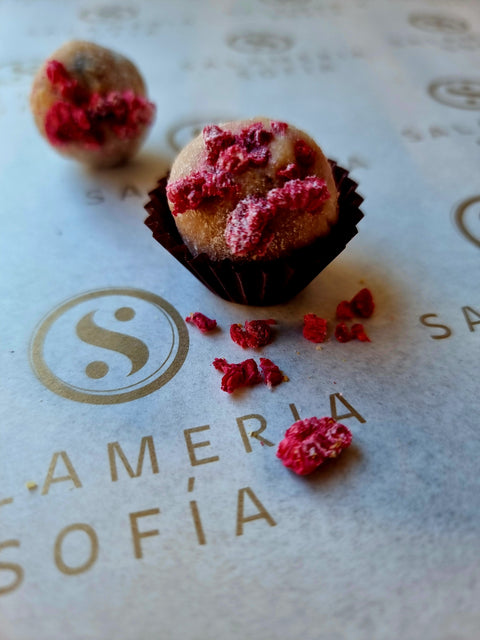 Бонбони бял шоколад с лиофилизирани малини