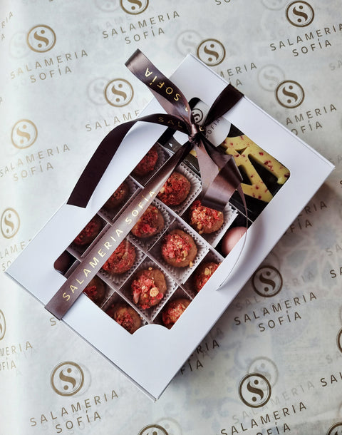 Бонбони Namorado. Руби шоколад Callebaut, сушени ягоди, ягодов ликьор, бадемова ядка+шоколадова фигура