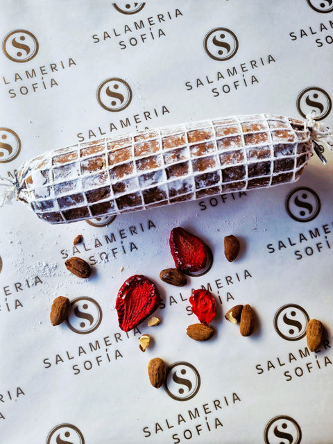 Шоколадов салам Namorado. Руби шоколад Callebaut, сушени ягоди, ягодов ликьор, бадемова ядка