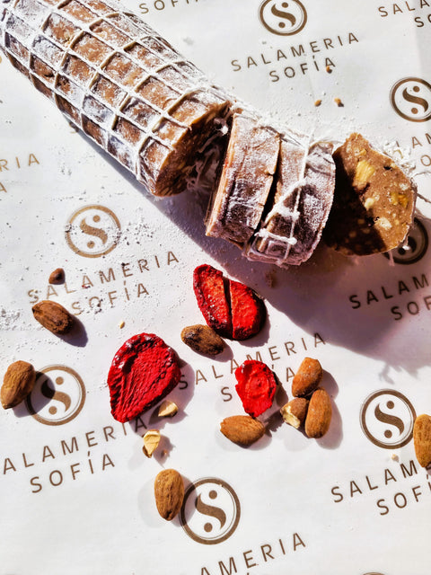 Шоколадов салам Namorado. Руби шоколад Callebaut, сушени ягоди, ягодов ликьор, бадемова ядка